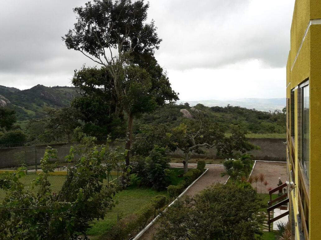 Flat Condominio Paraiso Serra Negra بيزيروس المظهر الخارجي الصورة